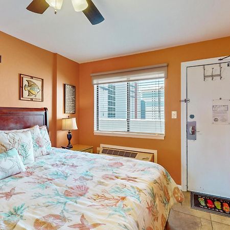 Ocean Breezes Apartment Миртъл Бийч Екстериор снимка